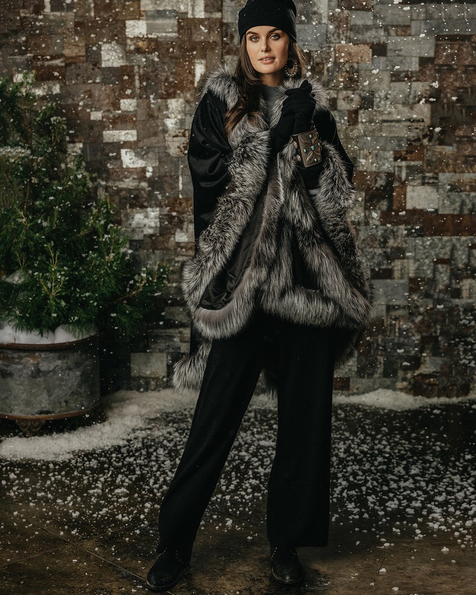 doubledranch_'s tweet photo. From statement pieces to staples, the Cashmere Core collection is luxury you can love for life.
.
.
.
πΈ: @mitchellfranz
#ddr #doibkedranch #cashmere #cashmerecores #wardrobebuilders #holidayfashion #winterfashion https://t.co/WgUJ37ddlT