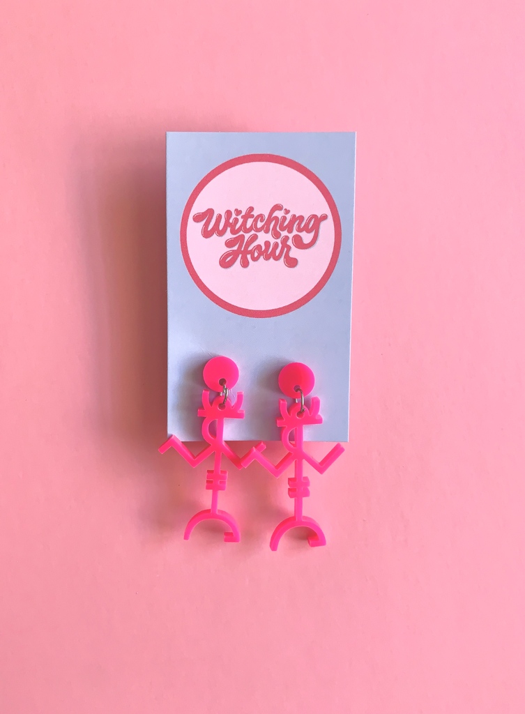 witching_hour__'s tweet photo. attn all merch-lovers! a fresh lot of handmade sigil earrings (including 2 NEW colours!) have just been added to my online store and bandcamp store, as have the brand new 'call me' tees 📞💕 you can get ur goodies either via my website or my bandcamp - links are in my biooo! ⚡ https://t.co/q6wDmKxgDQ