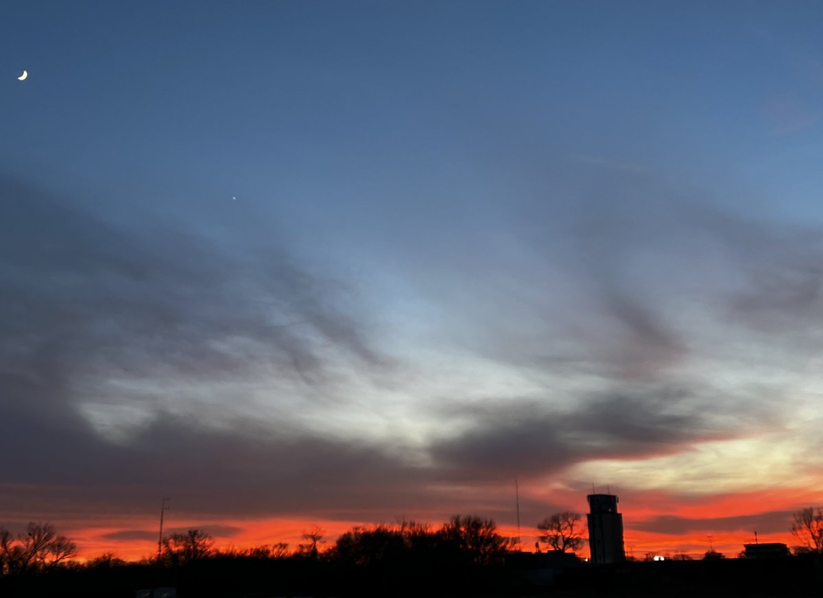 PoolWesley's tweet image. Denison, TX sunset. @TxStormChasers @spann