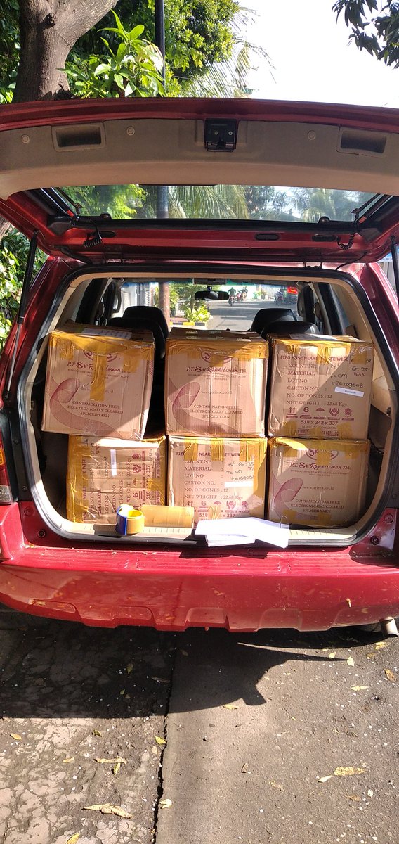 maman1965's tweet photo. Allah itu Maha Maha Luar Biasa Kasih dan Sayangnya, bekerja dengan caraNya. Pagi ini ngepak2 utk kirim 350 Al Quran -- selain Alkitab dan buku2 -- eh langsung dtg mobil membawa 15 kardus @ 50 Al Quran lagi. https://t.co/Uuh2S23Bkw