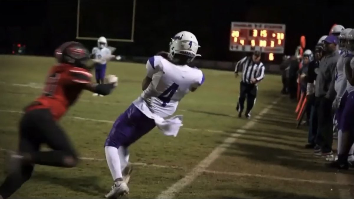 I see we still have College Coaches on the recruiting trail and extending offers to ‘22 prospects. Tap in on the most underrated ‘22 kid in SC. 

👤: Chase Smith (<a href="/chase_s3/">Chase Smith</a>)
🏈: WR
📏: 6’1” 175lbs
💼: Strong Hands, Route Technician, Playmaker, High IQ
🎥: hudl.com/v/2GV4yk