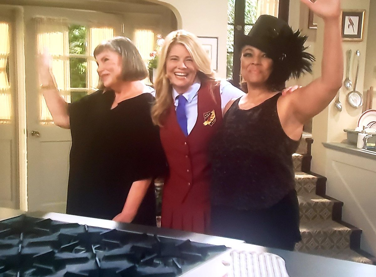 Lisa Whelchel, Mindy Cohn and Kim Fields came back to Eastland. #TheFactsOfLife