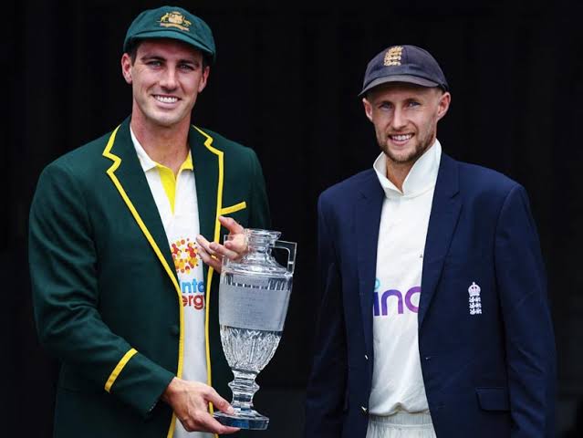 Lize_KittyLove's tweet photo. It's #ashes time baby! So excited!! Without a doubt my favourite series... Love this beautiful game!
@CricketAus @englandcricket 
#AUSvENG #ashes https://t.co/onJfE4rMr8