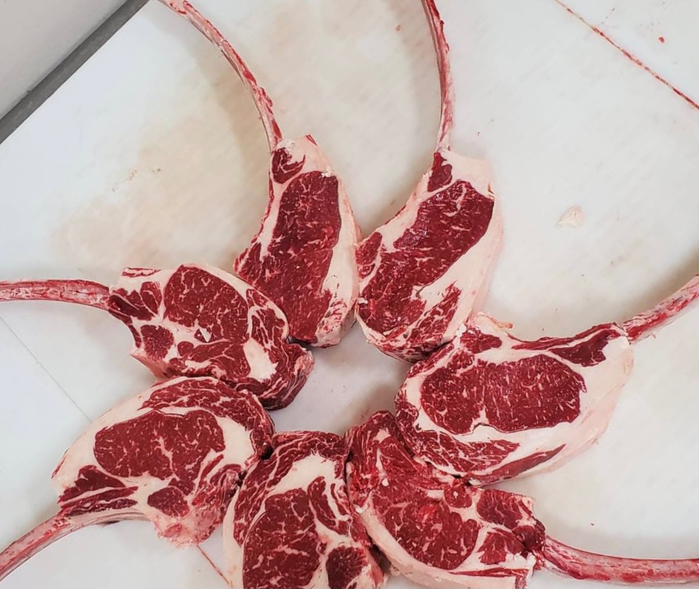 PhilPeredo's tweet photo. Just found a terrific cattle farm in northern Nevada selling Kobe and Wagyu beef. If you are a restaurant owner, contact me and I’ll tell you more about the farm. https://t.co/AvGXEzx0qD