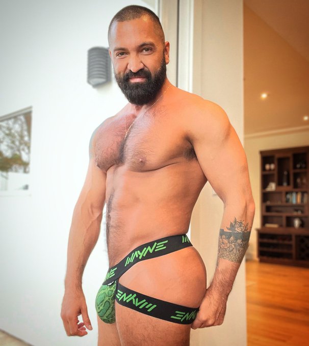 Yes, daddy has a big meaty ass https://t.co/LRNQCraduU