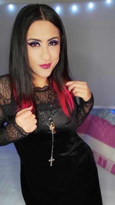 Hey! Here some photos of last week's pretty makeup look for my Twitch stream. I loved how it turned out