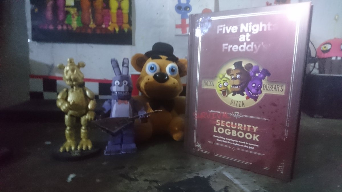 Pablo_2007_Fer's tweet photo. Papercraft de #Bonnie #FNaF #FNAFPF #fnaffanart #BonnieTheBunny #DIY https://t.co/tZwrGTH3vJ