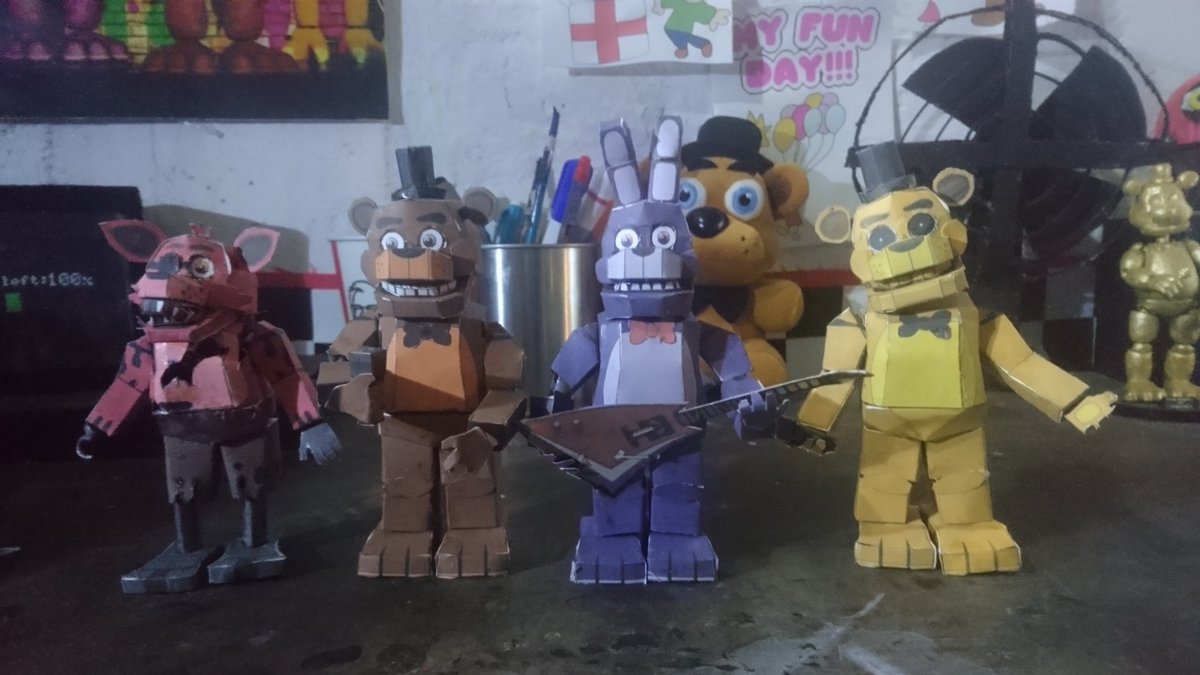 Pablo_2007_Fer's tweet photo. Papercraft de #Bonnie #FNaF #FNAFPF #fnaffanart #BonnieTheBunny #DIY https://t.co/tZwrGTH3vJ