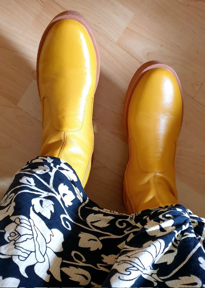 TheOtherIndrani's tweet photo. A girl could go far in yellow boots. I know the Ashes are on but dammit, yellow boots are a once (perhaps twice) a lifetime thing! Back to the cricket shortly. (Allow me a moment to indulge)
Anyway they're from #RadicalYes (of course) https://t.co/uBMpsfyITb