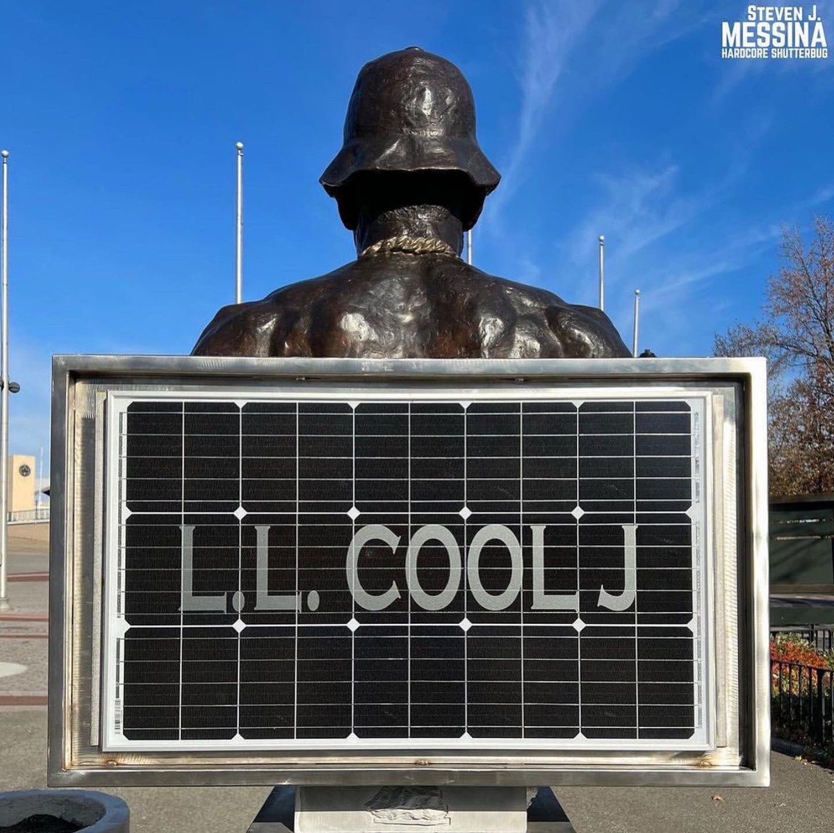 RockTheBells's tweet photo. .@LLCOOLJ Honored With A Statue In His Hometown of Queens 🏆🌹
Read the full story ⏩: https://t.co/yDXNbnpW7w https://t.co/3ODekUzCE6