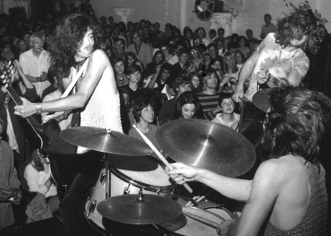 crockpics's tweet photo. Led Zeppelin concert in Boston, 1969 https://t.co/wgv9bvXwRM