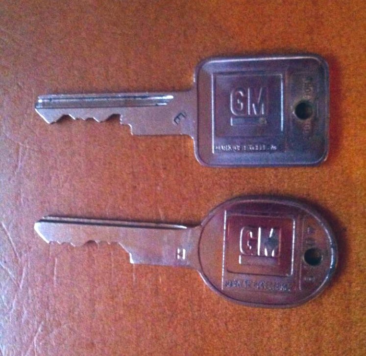 Super70sSports's tweet photo. The official car keys of “It’s the 70s and my dad drives a Buick.” https://t.co/nDjlHWewXB