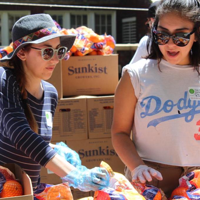 go2psu's tweet image. Free Food Market on 12/13 @ 9:30-11 am, open to all PSU students, staff &amp;amp; community members.
- In South Park Blocks near Shattuck Hall
- 2nd Monday of every month, rain or shine
No ID/proof of income required, just to mask up &amp;amp; physically distance.
For Q&apos;s email foodhelp@pdx.edu