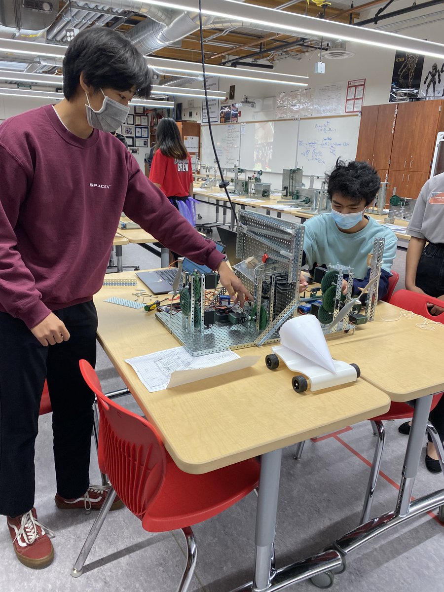 jbaker000's tweet photo. Our High School Choice Site Nights are such a wonderful opportunity for students to talk to students and to share the love they have for their schools. These @SatoAcademy students had so much to share! #studentsleadtheway #proudtobeLBUSD https://t.co/iVd8KhI76j