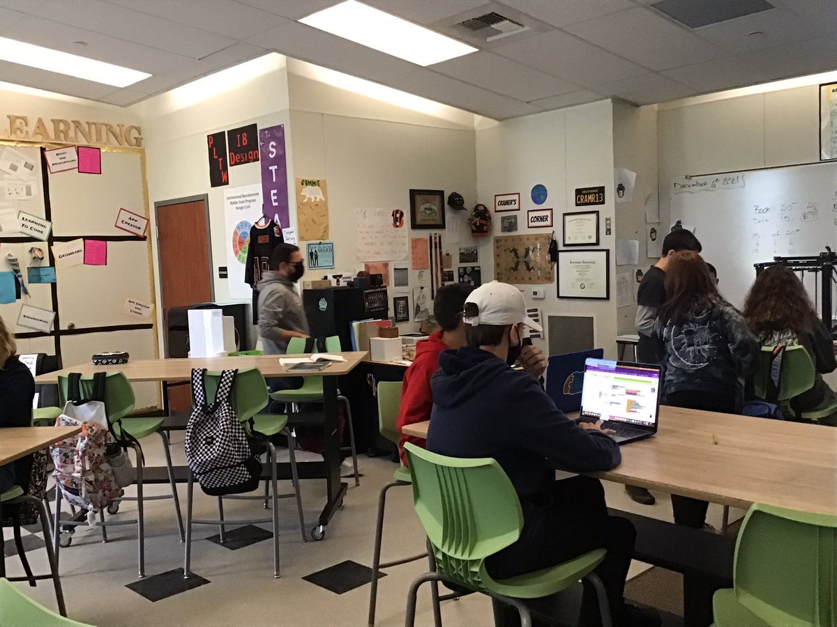 ynavarro210's tweet photo. Day#2 Mr. Cramer inspires his students to be critical thinkers and problem solvers in his design class. His innovative practices inspire me to be creative and find ways to make learning more accessible to my students. Thank you Mr. Cramer. #sciabears #timetoshine #bsdgratitude https://t.co/M70IHP6MFU
