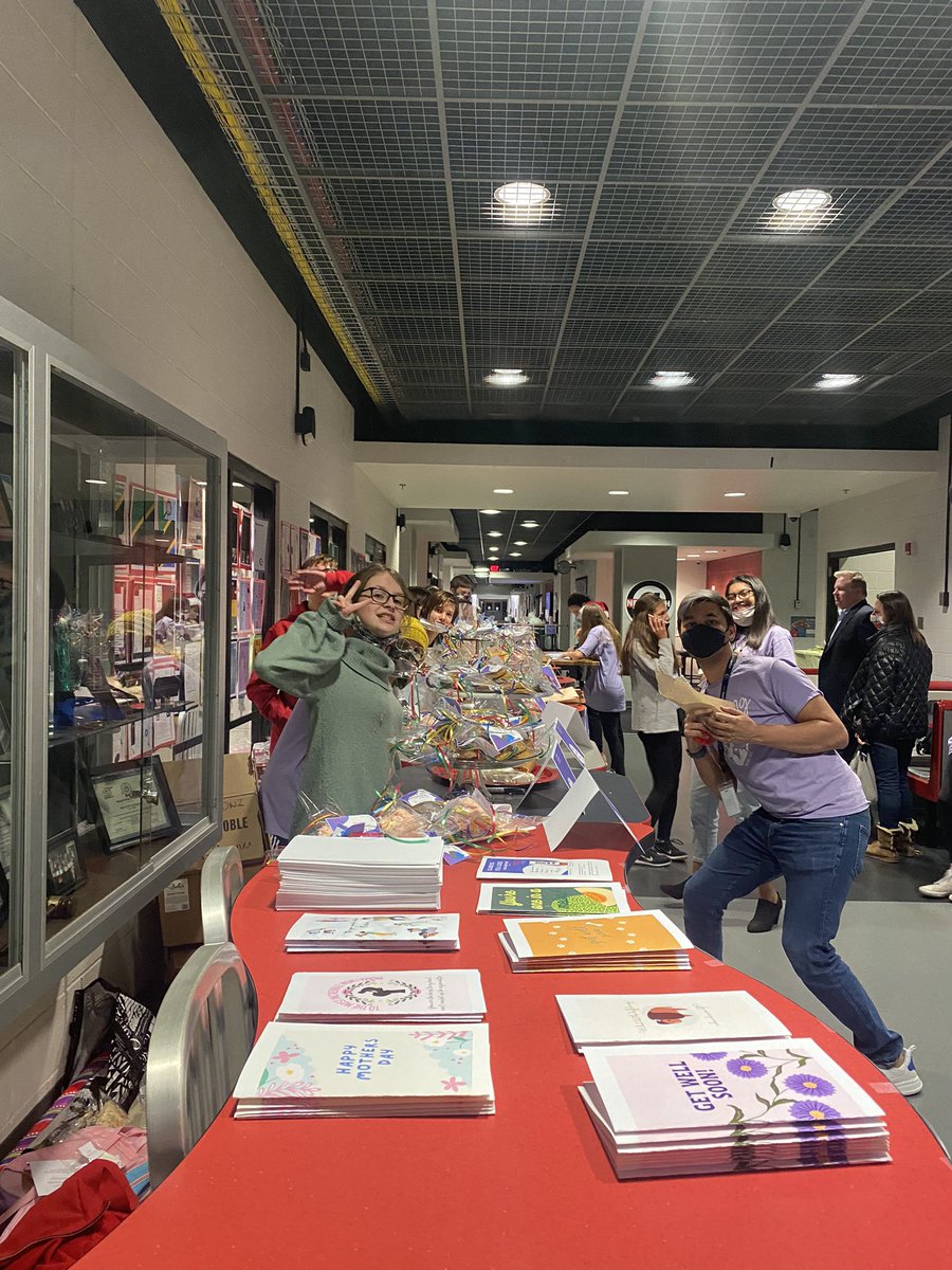 RachelG_NTHC's tweet photo. helping sell for #Slamming4aCause has been such a great experience! we’re continuing still so make sure to buy cards and treats while it lasts! all of this is to help raise money fir @DallasCAC #nthctribe https://t.co/ZneQC8acMl