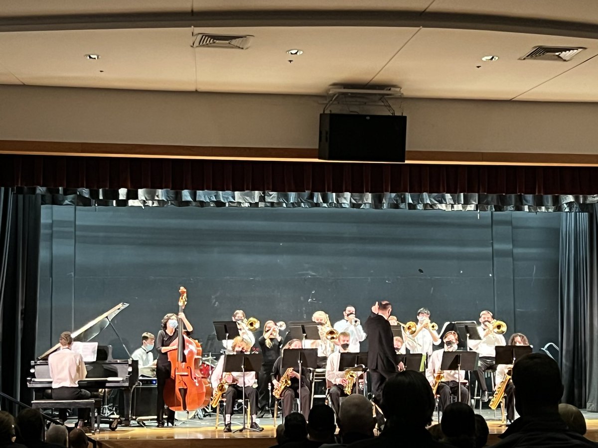 maureenmcohen's tweet photo. Welcome to Winter Concert Season! I heard a younger student whisper in awe what I was thinking… “They are AMAZING.” #MURSDInspires https://t.co/6tEsGERSjP