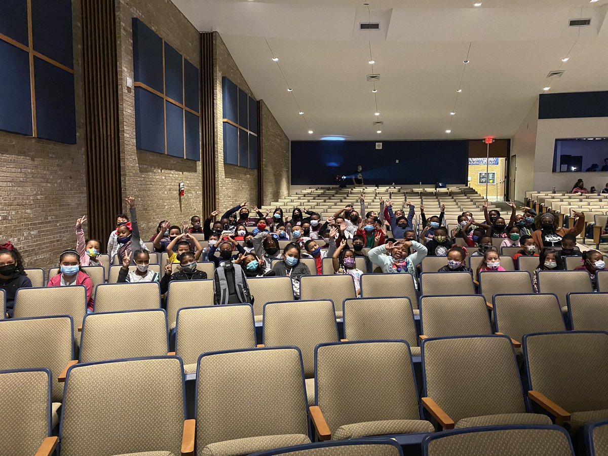 GomezTempleton's tweet photo. @OgdenES_AISD perfect attendance field trip to @NimitzHS_AISD to watch Cinderella. The students loved it! Thank you @ardisontheatre for a great performance. #everdaycounts @AshleyJ146_ https://t.co/7dYc1y0ly9