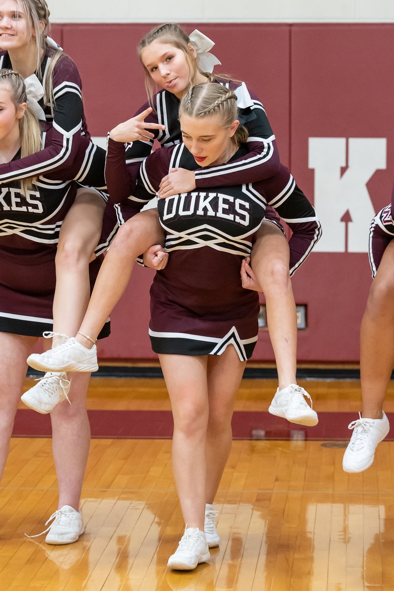 russellgifford's tweet photo. The Cheerleaders after the game. @melaniesolk @ChloeBlack3104 @KennedyWacker @JoyceStallard23 @ChappellMckenna @oliviar86219332 @autumne_jones20 https://t.co/op6Ftjqrb1