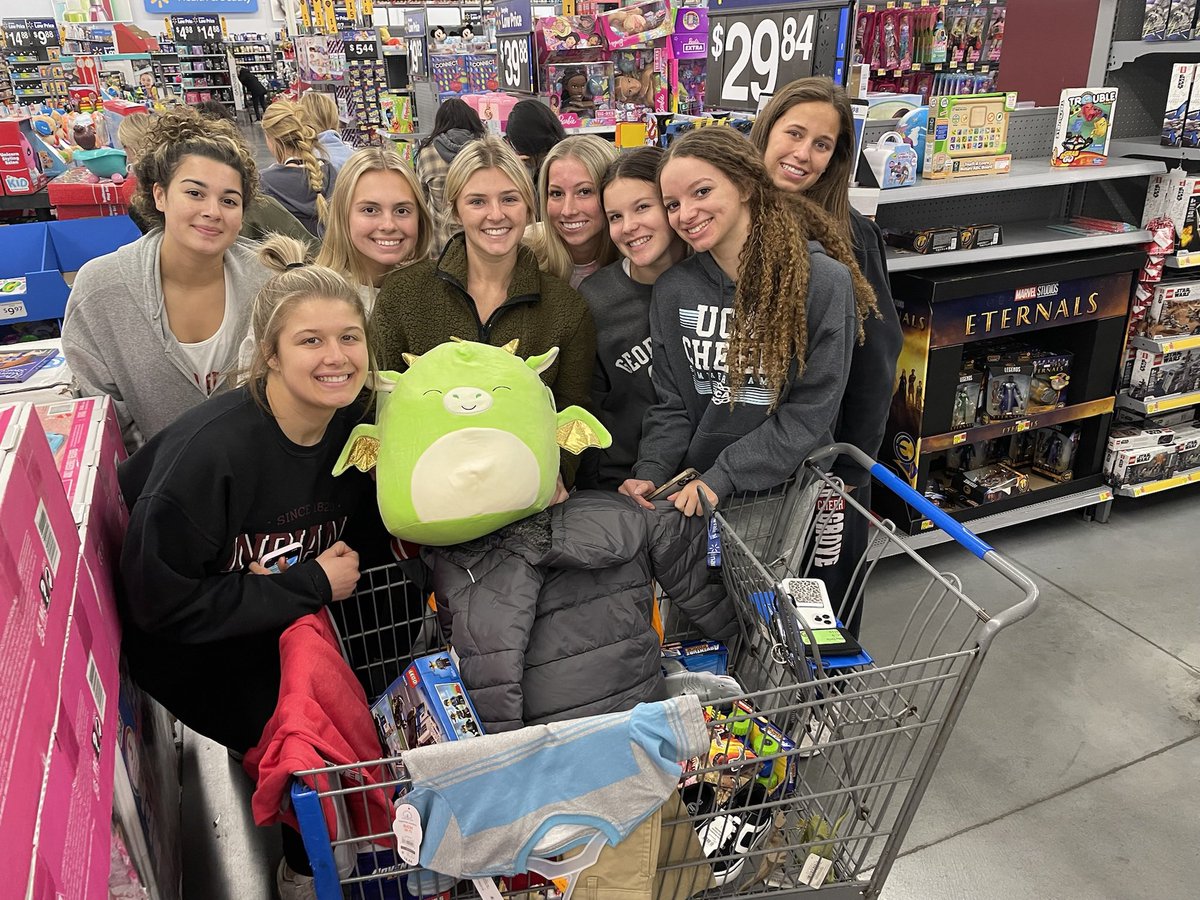 CGHSCHEER1's tweet photo. The gift of giving is always one of the greatest gifts! Our CGHS Cheerleaders enjoyed shopping for our Christmas Angels today! We can’t wait for next week when we get to wrap! 🎁🎅🏻🌲 https://t.co/WRAmvb4QxU