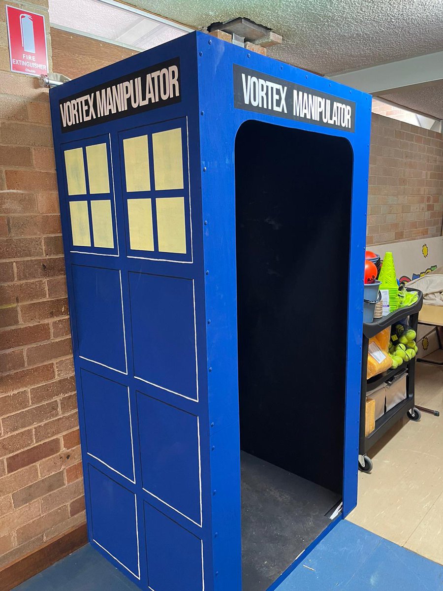 JamesMeehanHS's tweet image. Our Curiosity Stage continues to build momentum with our Cause &amp;amp; Consequence Pilot sending our Ss into the future with problem solving challenges to inspire design thinking #Stage5 #intergratedlearning #tardis @PBordado @_iEndo @RogersLeesa @KrishnaP34 @MsRatusau @NSWEducation