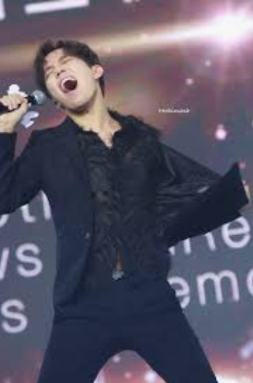 SARAHDO88533213's tweet photo. #DimashQudaibergen , é um cantor com dom de atrair a gente para suas músicas #FlyAwy #BeWithMe  ele compartilha o seu amor e emoção quando canta. @dimash_official 
DIMASH MUSIC
🎶🎶🎶🎶🎤🎤🇧🇷 https://t.co/tv6zYgzuBd