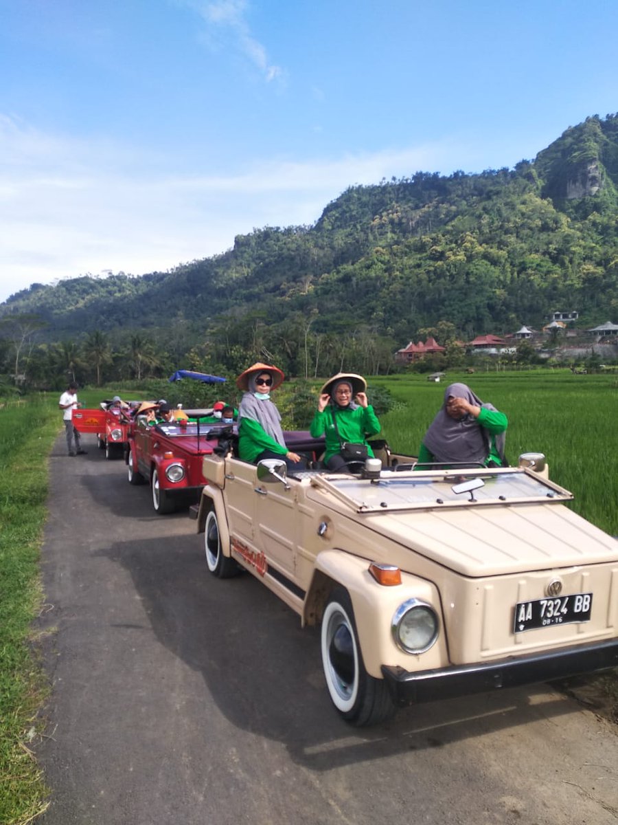 Bendratbrbd's tweet photo. @dagnesia @imherahma Yuk Refresh kepenatan dan kepadatan hari2mu dengan Wisata Tour Tilik Ndeso bersama kami.
Dikawasan Borobudur..🙏🙏082227364990 https://t.co/PjYPE2pAkK