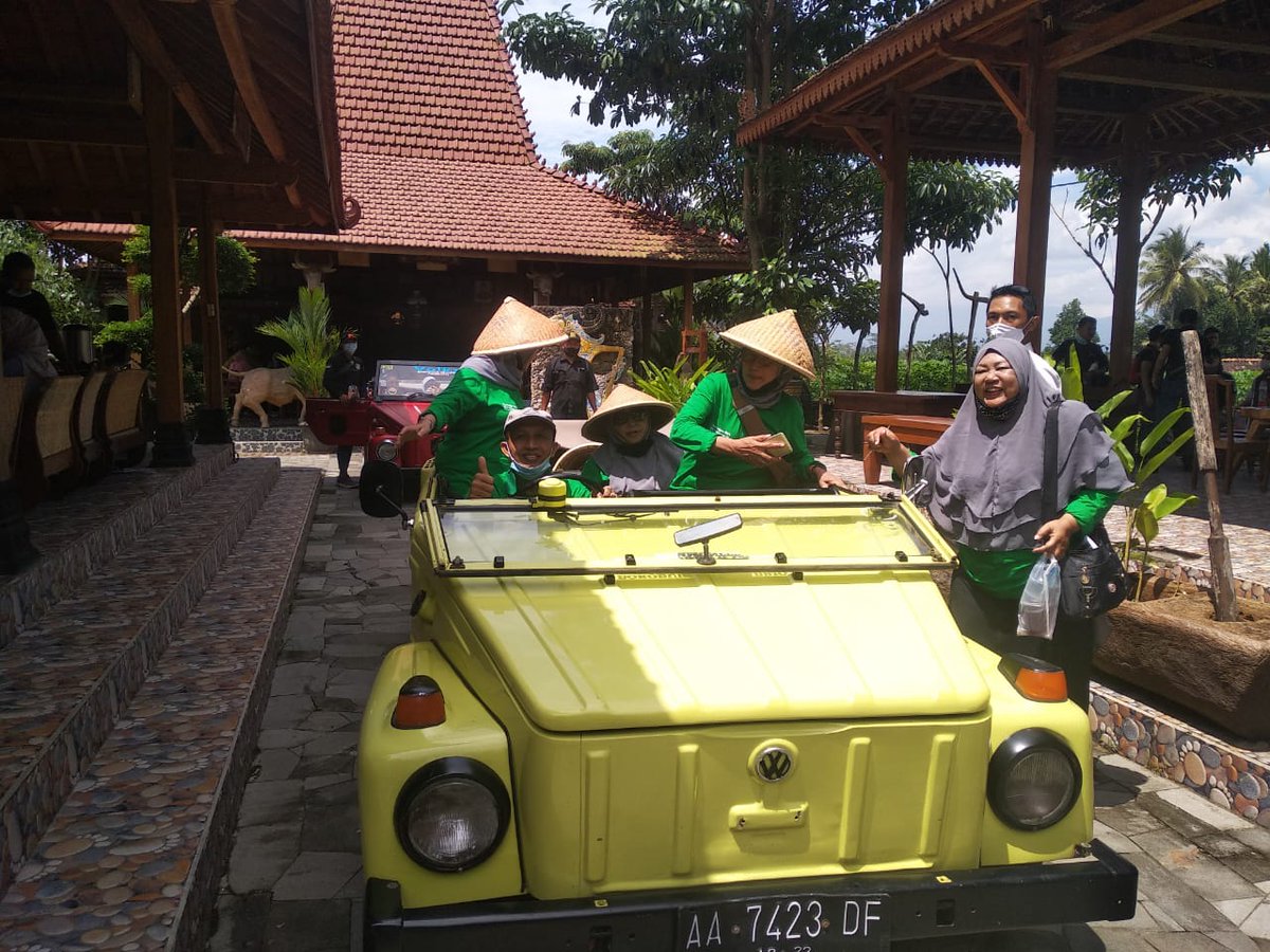 Bendratbrbd's tweet photo. @dagnesia @imherahma Yuk Refresh kepenatan dan kepadatan hari2mu dengan Wisata Tour Tilik Ndeso bersama kami.
Dikawasan Borobudur..🙏🙏082227364990 https://t.co/PjYPE2pAkK