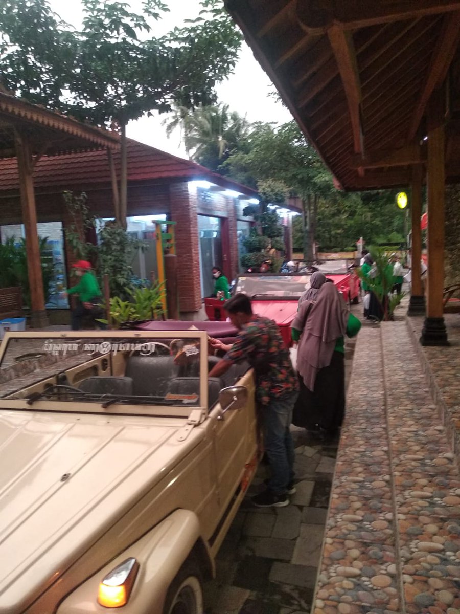 Bendratbrbd's tweet photo. @dagnesia @imherahma Yuk Refresh kepenatan dan kepadatan hari2mu dengan Wisata Tour Tilik Ndeso bersama kami.
Dikawasan Borobudur..🙏🙏082227364990 https://t.co/PjYPE2pAkK