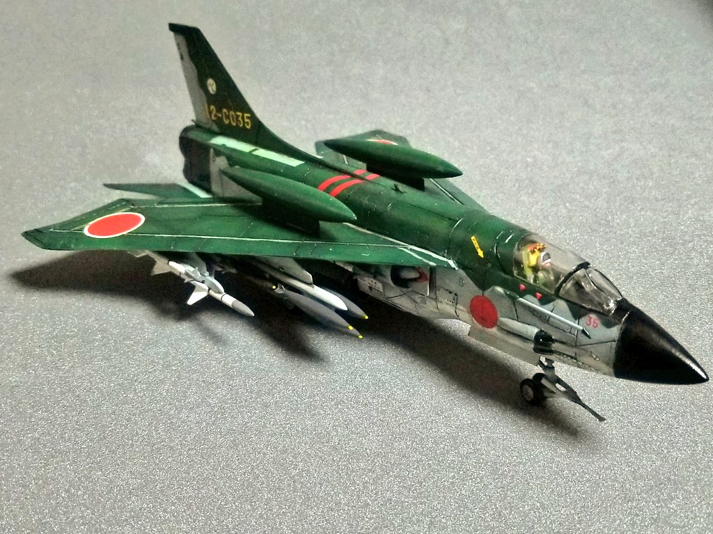ne5596's tweet image. 1/72 ハセガワA-7AコルセアⅡ改造
三菱A10M　二十試艦上戦闘機
61式艦上支援戦闘機&amp;lt;瞬風&amp;gt;　完成

前回の和製シービクセンに続き和製EEライトニングをコンセプトに三菱F1や同世代機を参考に組み合わせた超音速艦上戦闘機です
デカールは戦車や1/48航空機のジャンクを組み合わせてます
#架空機 #72lab