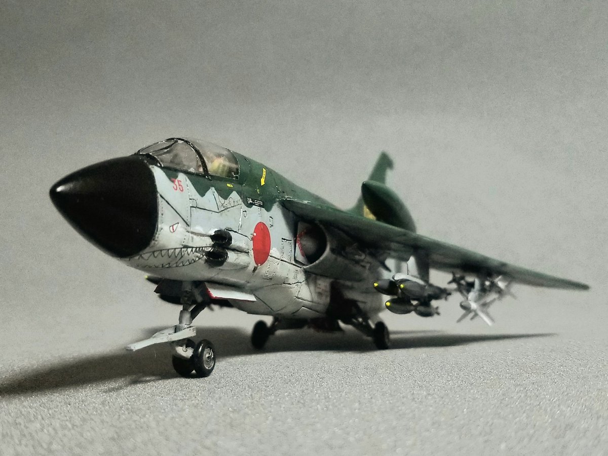 ne5596's tweet image. 1/72 ハセガワA-7AコルセアⅡ改造
三菱A10M　二十試艦上戦闘機
61式艦上支援戦闘機&amp;lt;瞬風&amp;gt;　完成

前回の和製シービクセンに続き和製EEライトニングをコンセプトに三菱F1や同世代機を参考に組み合わせた超音速艦上戦闘機です
デカールは戦車や1/48航空機のジャンクを組み合わせてます
#架空機 #72lab