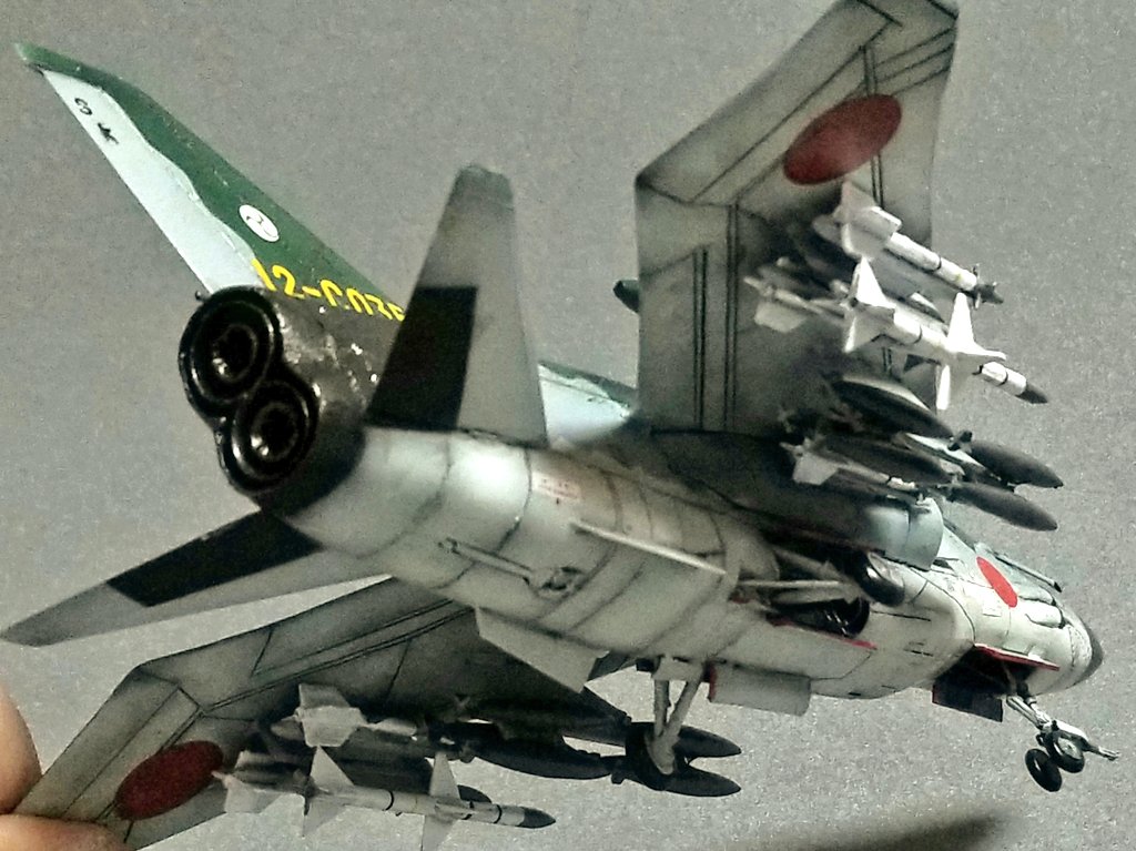 ne5596's tweet image. 1/72 ハセガワA-7AコルセアⅡ改造
三菱A10M　二十試艦上戦闘機
61式艦上支援戦闘機&amp;lt;瞬風&amp;gt;　完成

前回の和製シービクセンに続き和製EEライトニングをコンセプトに三菱F1や同世代機を参考に組み合わせた超音速艦上戦闘機です
デカールは戦車や1/48航空機のジャンクを組み合わせてます
#架空機 #72lab