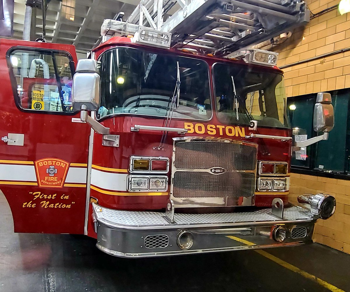 ffshifflett's tweet photo. Boston Fire Engine 8 & Trk 8 - North End Station #Mafire #fire #engine8 #truck8 https://t.co/QjpsdpUJBs