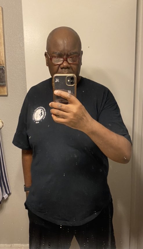 JerryMcCormick's tweet photo. This shirt brought to you be 2010. I can fit in my @SDABJTweets t-Shirt again! So proud of myself 110 pounds down. 40 to go! #seejerrylose #decemberdedication see you on the leaderboard @onepeloton https://t.co/oPAPuOYzYO