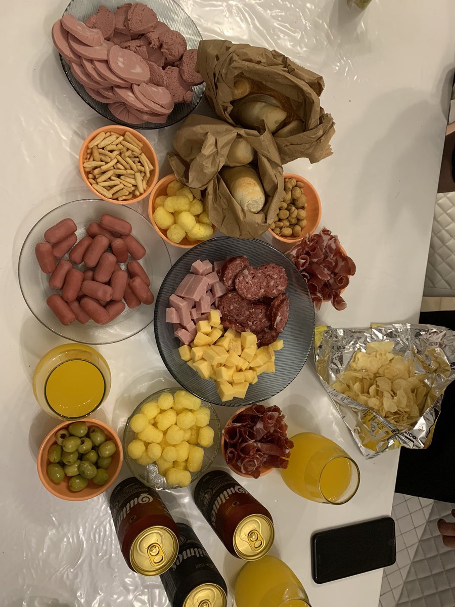 clubdelbajon's tweet photo. Nos juntamos a comer esto?

*recibir* https://t.co/D5ESFRkYo8