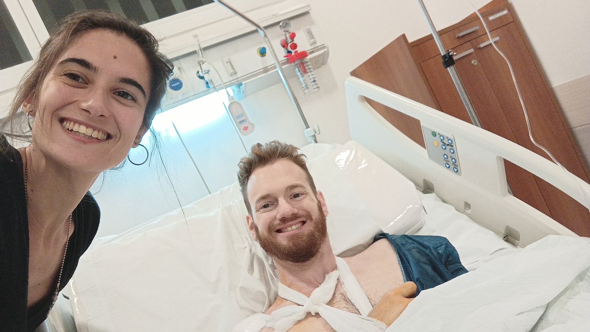 IECarballo's tweet photo. Estamos bien😊. Gracias INFINITAS al Sanatorio Anchorena y todo su personal. 

Mi primer operación, bastante zocaga realmente, pero ya está, empieza el " principio del fin".

¡Gracias a todos/as por sus mensajes de afecto! 

Y al amor de mi vida por acompañarme hoy y siempre ❤️. https://t.co/OZcc8bAEb3