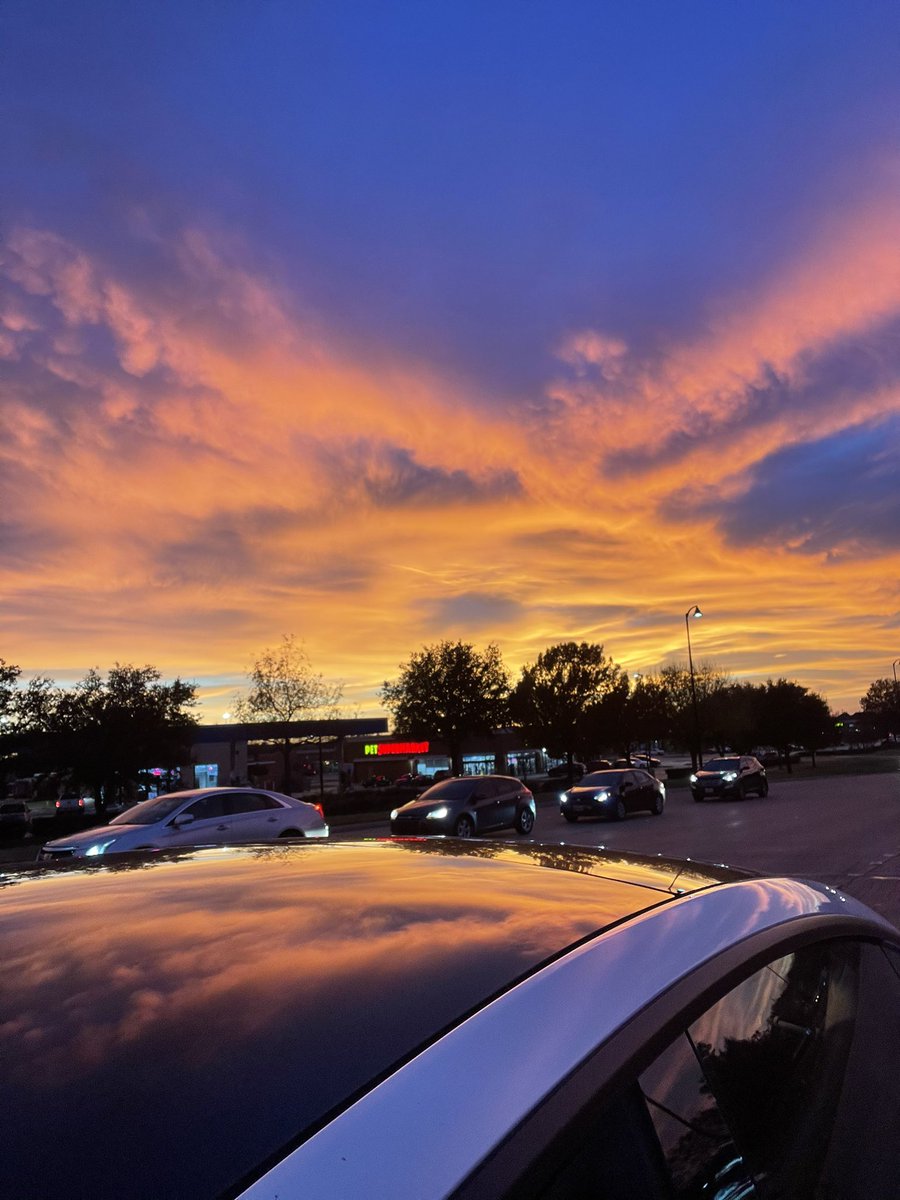 skyeelaynee's tweet photo. these pictures were taken at the same location, just 15 min apart. what once may have looked dull &amp; boring, turned into something beautiful. how great is our God. https://t.co/FVmtov7tRm