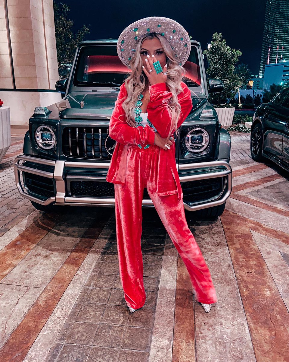 taylorrousseauu's tweet photo. western barbie💖 https://t.co/iQ6m2nL7aA