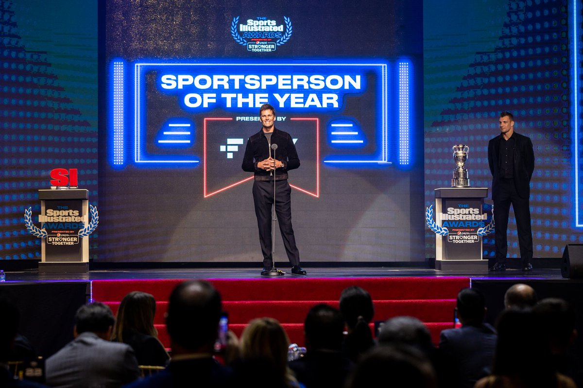 FTX_Official's tweet photo. Congratulations to our very own @TomBrady, your SI Awards Sportsperson of the Year, presented by FTX! #FTXYouIn https://t.co/iyXgr39awX