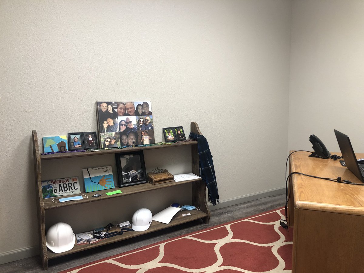 bradbarfield's tweet photo. What goes on in my office https://t.co/bzmMhqiDhU