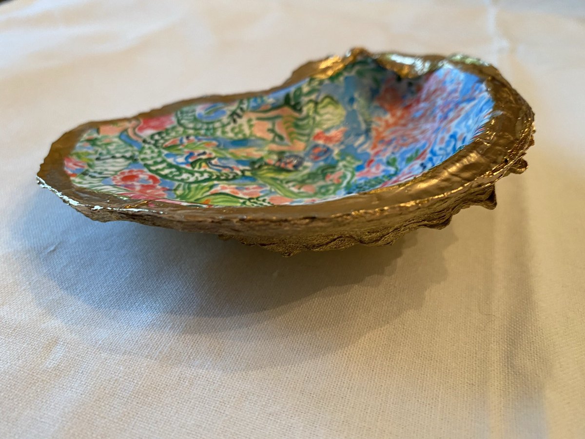 SouthBelleBeth's tweet image. A Special Pick for Mermaid Lovers:  Lilly P. Inspired mermaid printed oyster shell dish.  Handmade from a large shell.  Beautiful home and office decor piece that holds jewelry, trinkets and more.  etsy.me/3y6mGEg

#Lilly #oystershell #shelldish #jewelrydish #handmade