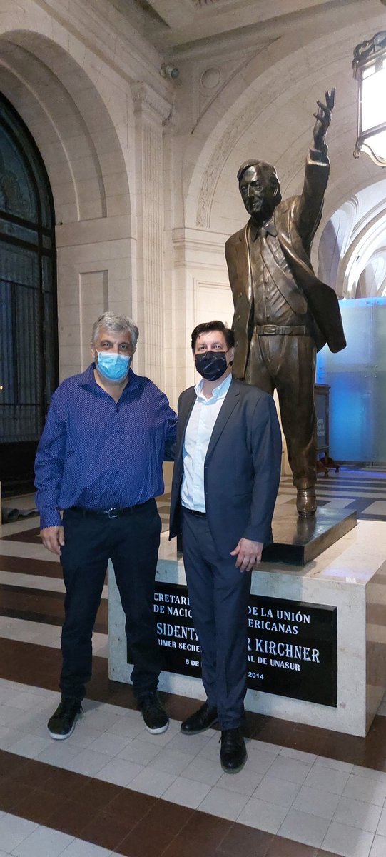 LozanoMarioE's tweet photo. Participé de #NuncaMasNeoliberalismo organizado por @EnacArgentina   en el CCK, y nos encontramos varios amigos.
Charlando con @ferpeirano , presidente de @agenciaidiar , sobre como mejorar la inversión en CyT justo aparecio Néstor Kirchner, quien fue el que comenzó todo este lío https://t.co/64kvy7tRbL