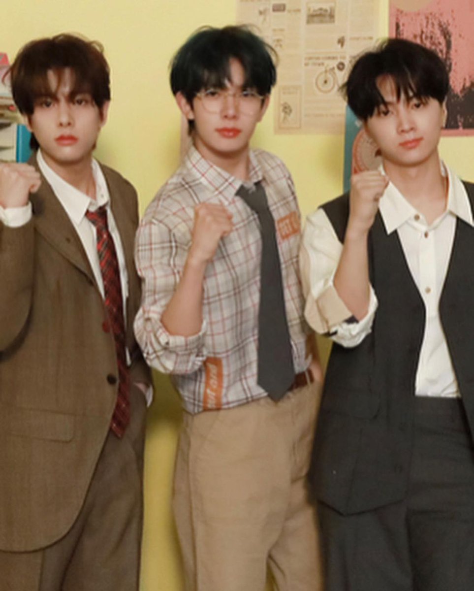 bigiolaf's tweet photo. ☆SEASON'S GREETING☆
~THE TRIO~
♡THE COOLEST HYUNG ♡
🦌🦅🐕
#KQUEST_HEESEUNG
#KQUEST_JAY
#KQUEST_JAKE
#ENHYPEN_MEMBERS
@ENHYPEN https://t.co/Fh3i2pD6FS