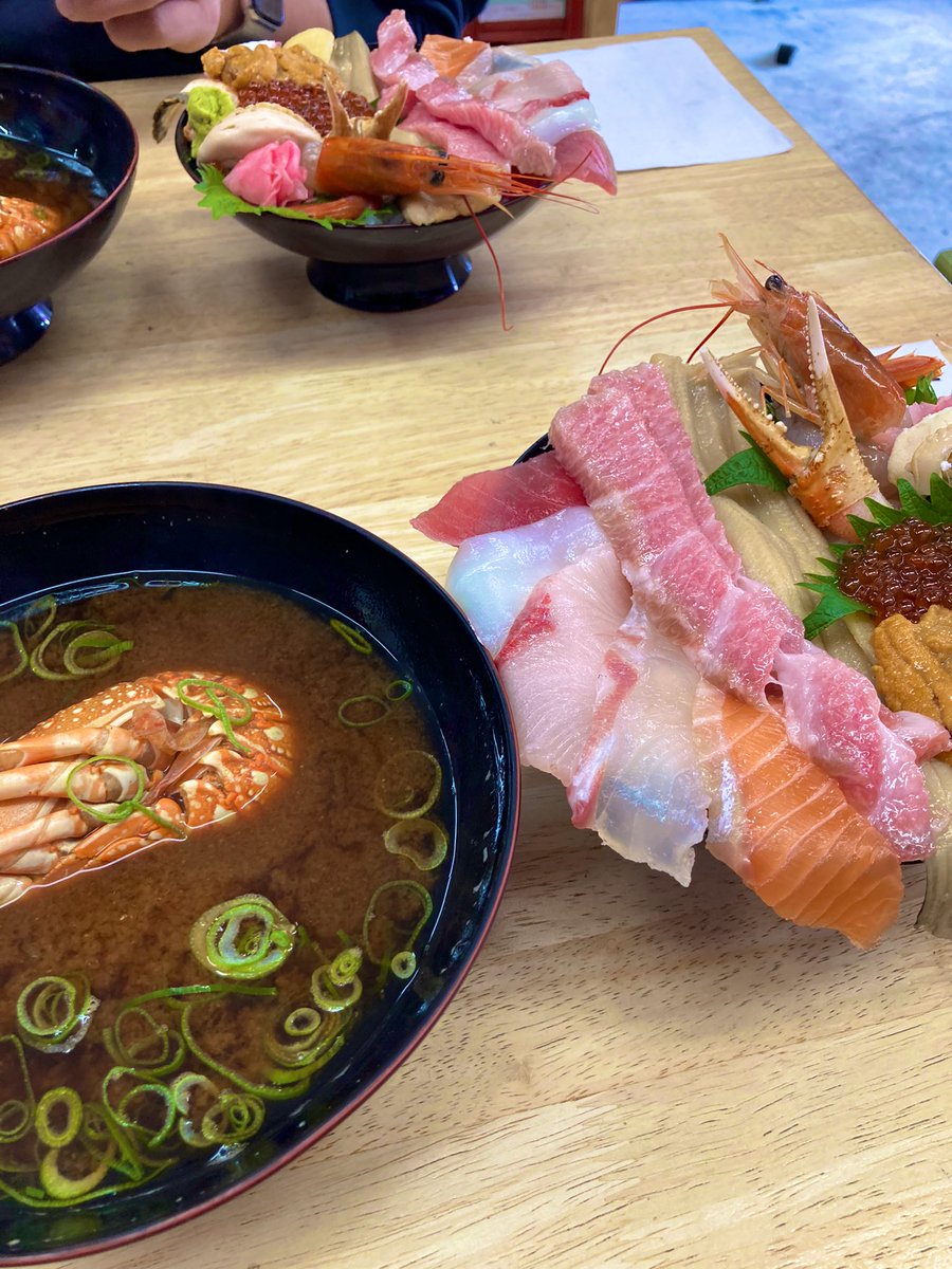 Looove__01's tweet photo. 神戸市営地下鉄海岸線「中央市場前」駅すぐ、 
「海鮮丼の駅前 はなれ」にランチを食べに来ました！ 
 
■facebook 
https://t.co/po2hMNQheJ 
■Instagram 
https://t.co/uC6zPkGldh 
 
#駅前はなれ https://t.co/FBvaMRcCDe