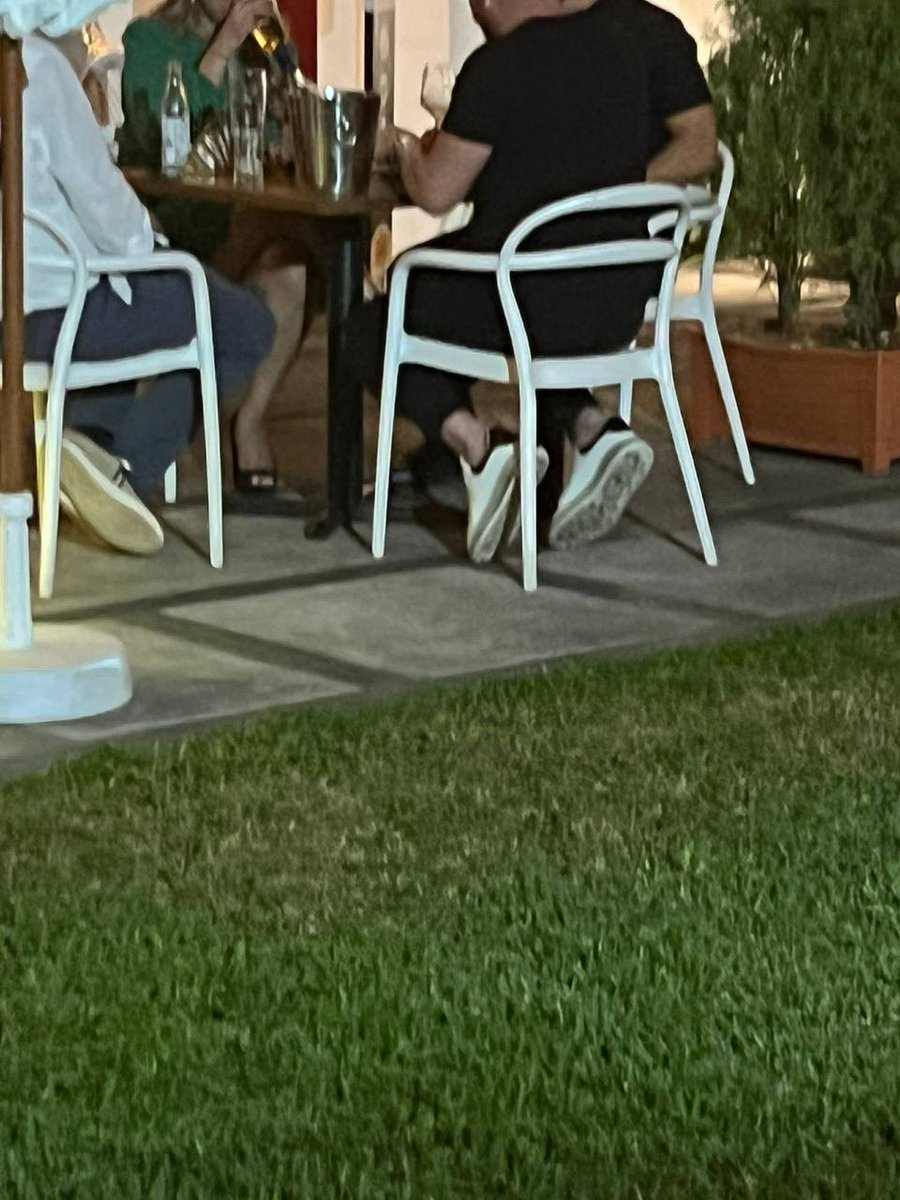AnonimoSV503's tweet photo. Vaya así la diputada Marcela Villatoro, mientras la plenaria continúa, ella consumiendo bebidas alcohólicas. https://t.co/oeqPsBE2UI