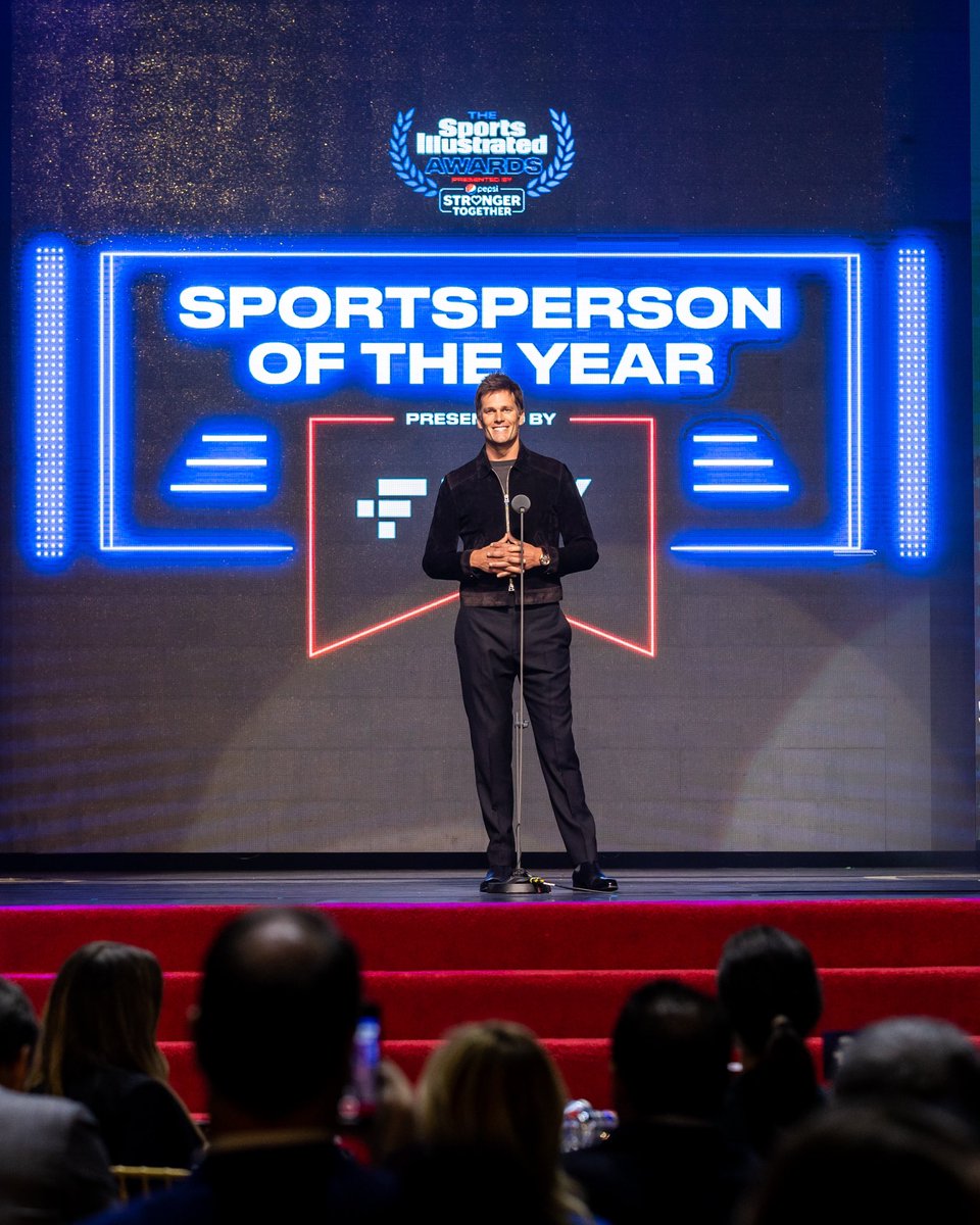 si_experiences's tweet photo. We are proud to award the legendary 7 time Super Bowl winner @TomBrady with Sportsperson of the Year presented by @FTX_Official 🏆🌟 A well deserved win for this incredibly hard working athlete on and off the field. Congratulations, Tom!👏 @SInow https://t.co/kjkJ6NR0en