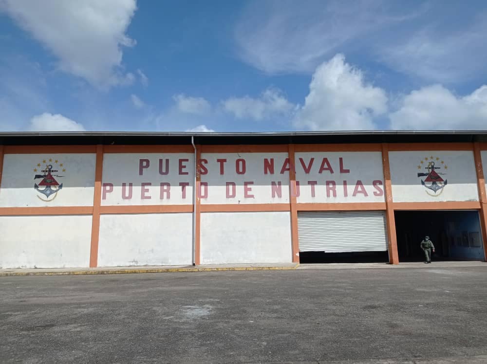 ArmadaFANBVzla's tweet photo. #Enterate || A fin de constatar el Nivel de Apresto Operacional, Habitabilidad y Bienestar del Personal, el Comandante General de la @ArmadaFANBVzla ALM @Alexjvb44, visitó y pasó revista al Puesto Naval Puerto Nutrias.

#NavegandoAlBicentenario 

@NicolasMaduro https://t.co/wA73wQx4w2