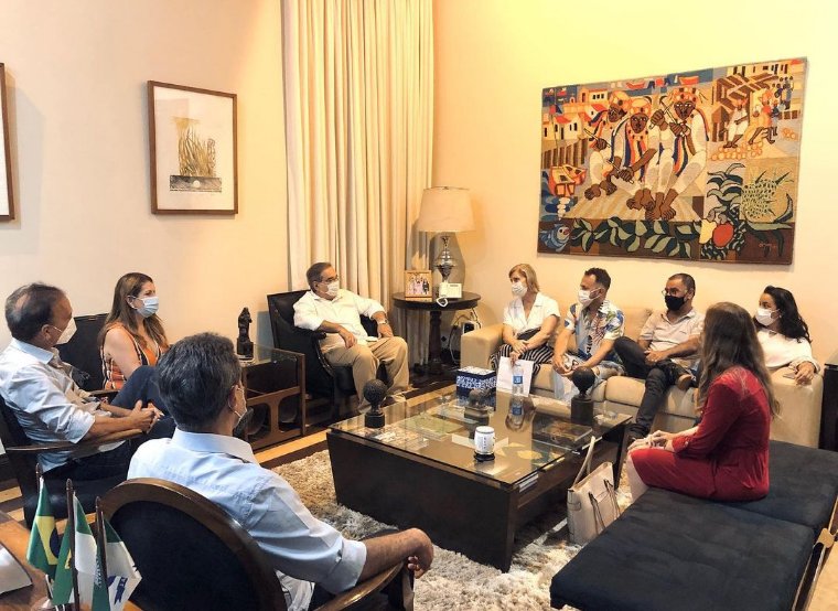 marceloveni's tweet photo. Produção Cultural reunida com o prefeito Álvaro Dias e o Secretário de cultura Dácio Galvão https://t.co/iKHhAslgFx