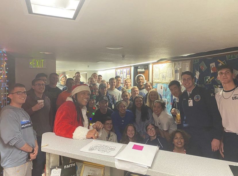 RedeyeRockhard's tweet photo. When they said the soup was coming, I was expecting chicken noodle, not a three star with dreadlocks dressed up as Santa… but I guess that works too #GoodSupt https://t.co/FO1QICumGX