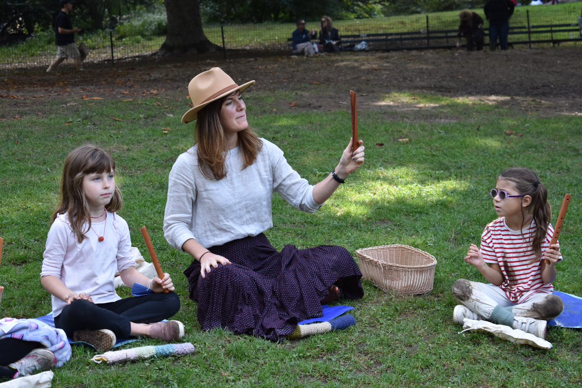 SteinerSchoolNY's tweet photo. Children learn to breathe through music, to build a healthy imagination and harmonize.
#steinermusicprogram #steinercurriculum #steinersecondgrade #steinerstudents #enlivenimagination #handsheartandmind https://t.co/PCU4kEjJVj